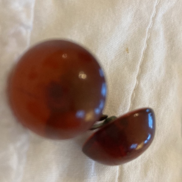Earliest 1930s root beer lucite screw back earrings. - Picture 2 of 4